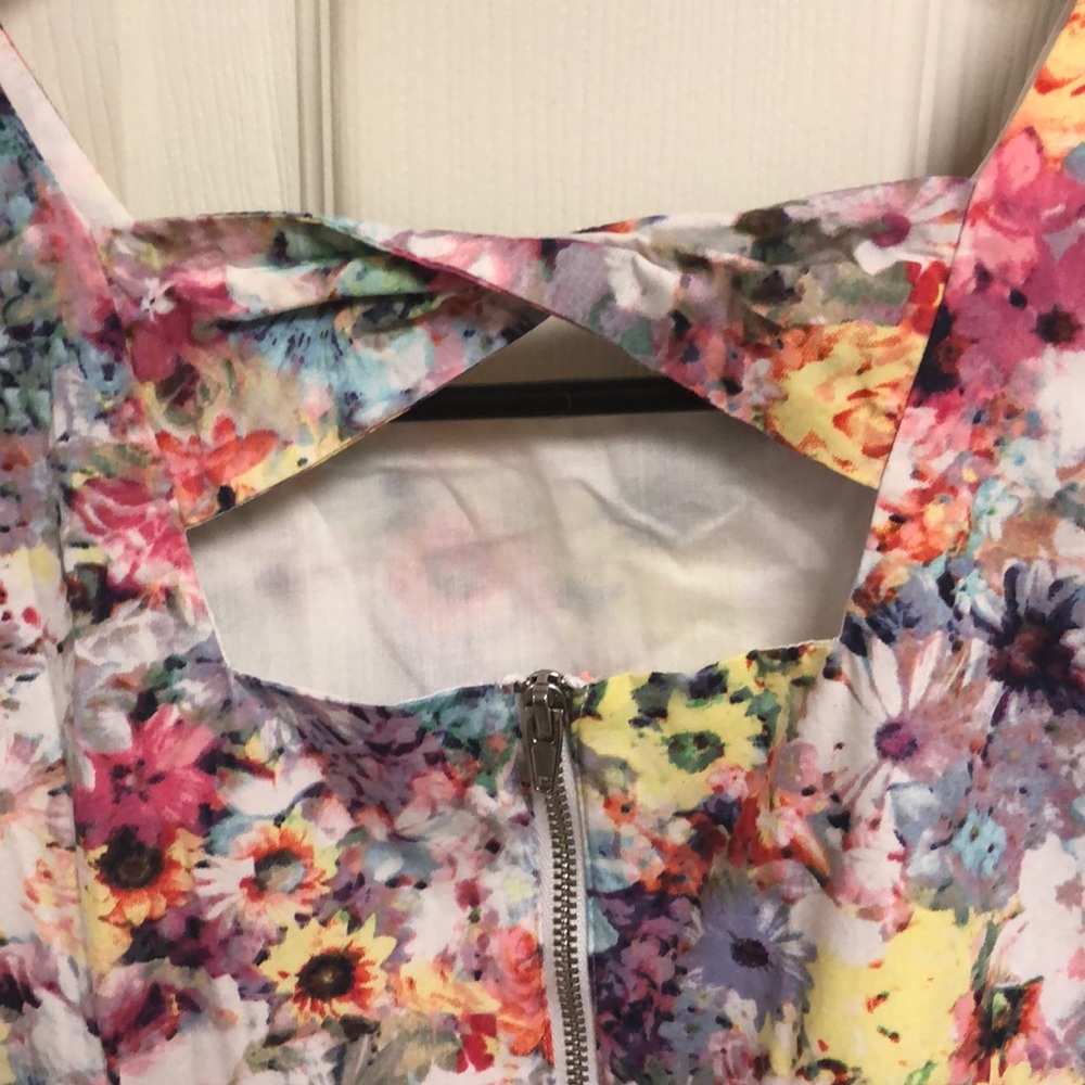 Dress - Picture 5 of 5